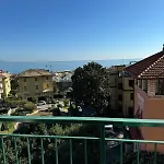 Penthouse With A Sky-sea View Apartamento Arenzano