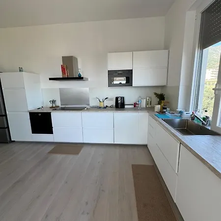 Penthouse With A Sky-sea View 아파트 아렌자노
