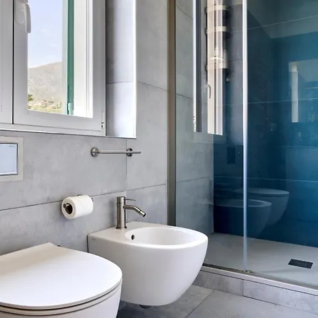 Penthouse With A Sky-sea View * 아렌자노