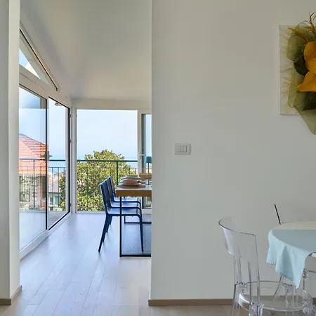 아파트 Penthouse With A Sky-sea View